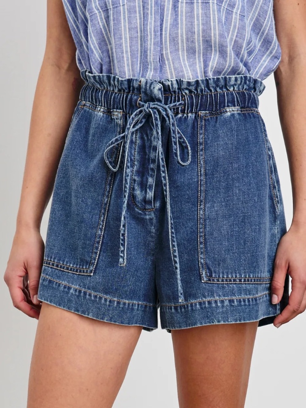 NEW RAILS Foster High Rise Denim Shorts in Classic Blue.  Lightweight.  Size L